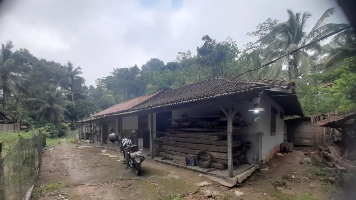 Tanah dan bangunan di Wonoanti, Tulakan, Pacitan.
