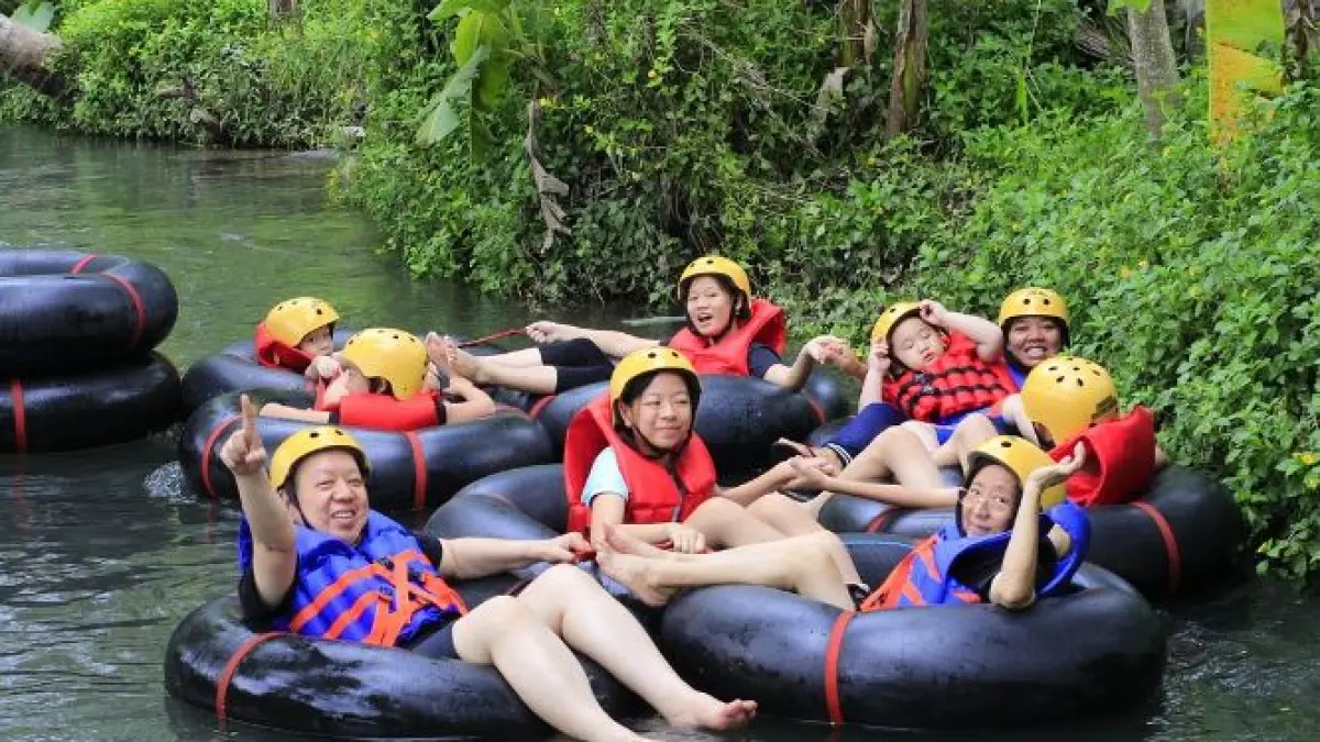 Wisata river tubing di Madiun. 