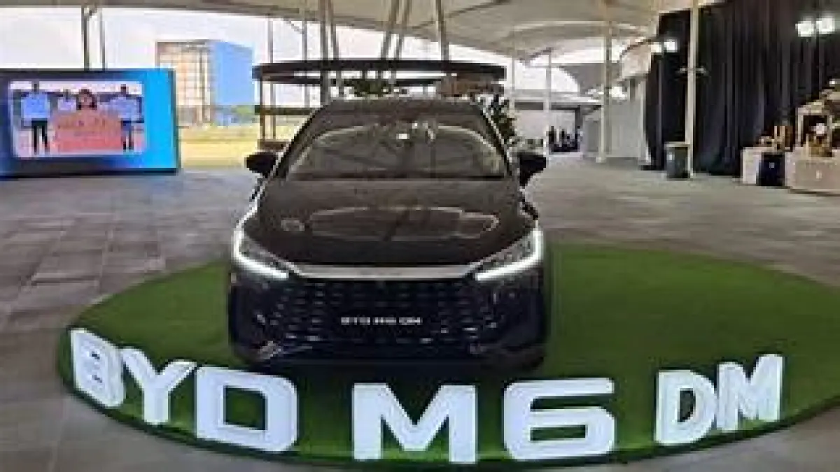 BYD M6 DM Dari depan (www.suara.com/otomotif)