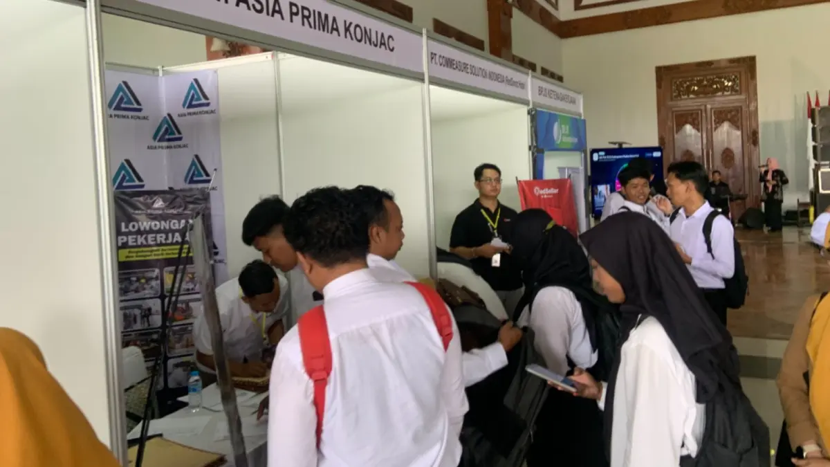 Kepala Disnakerin Kabupaten Madiun Arik Krisdiananto menegaskan larangan penahanan ijazah kepada perusahaan peserta Job Fair 2026. LODITYA FERNANDES/JAWA POS RADAR MADIUN