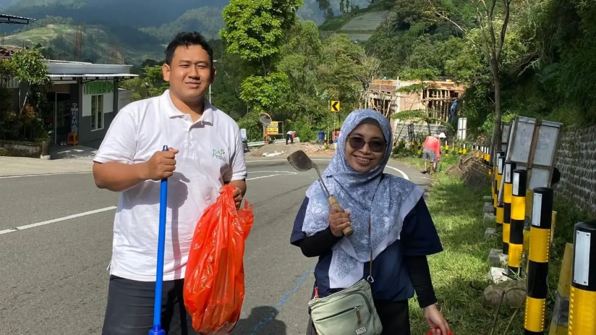 PT PLN ULP Magetan berkolaborasi dengan pemkab setempat menggelar aksi bersih lingkungan kawasan Telaga Sarangan dalam Gerakan Indonesia ASRI.