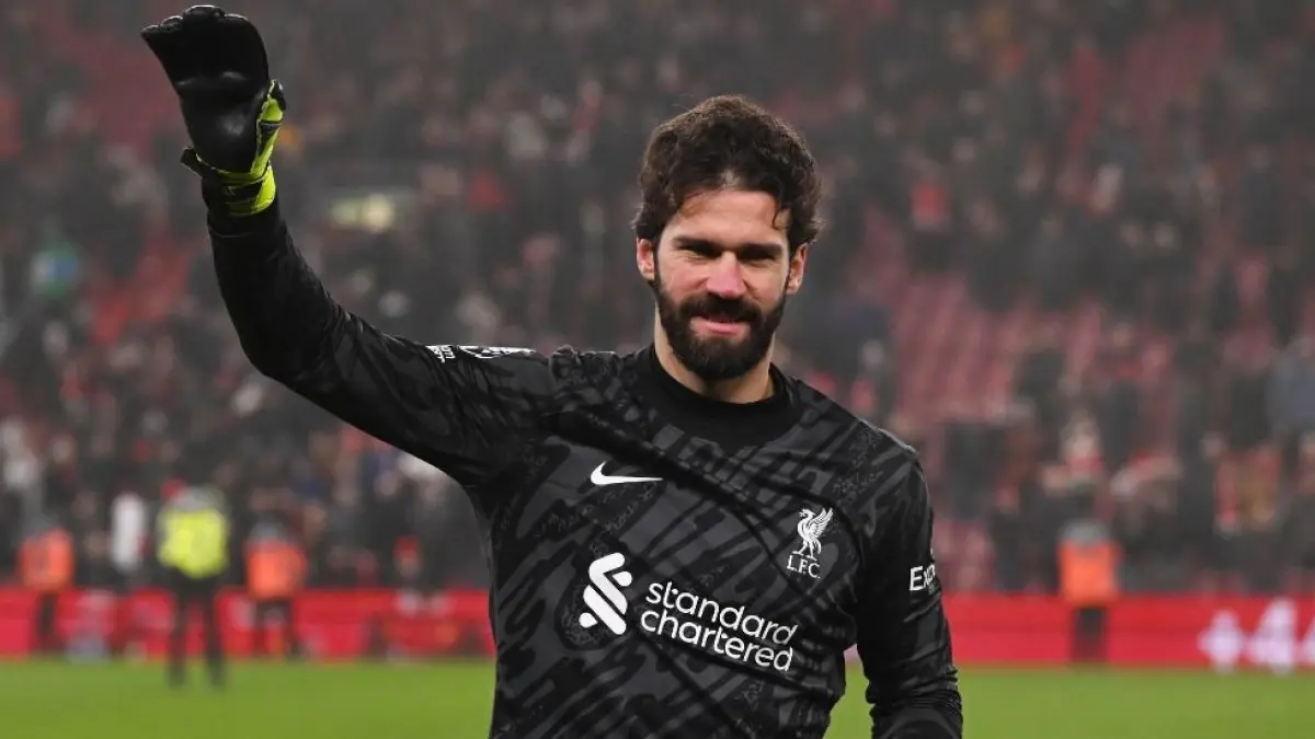 Alisson Becker kiper Liverpool ingin pindah ke Juventus. (Liverpool)