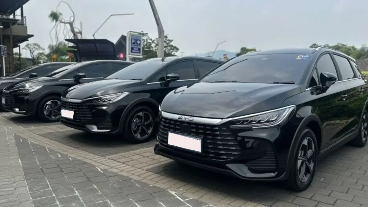 BYD M6 DM menggunakan mesin PHEV. (PALEMBANG POS)
