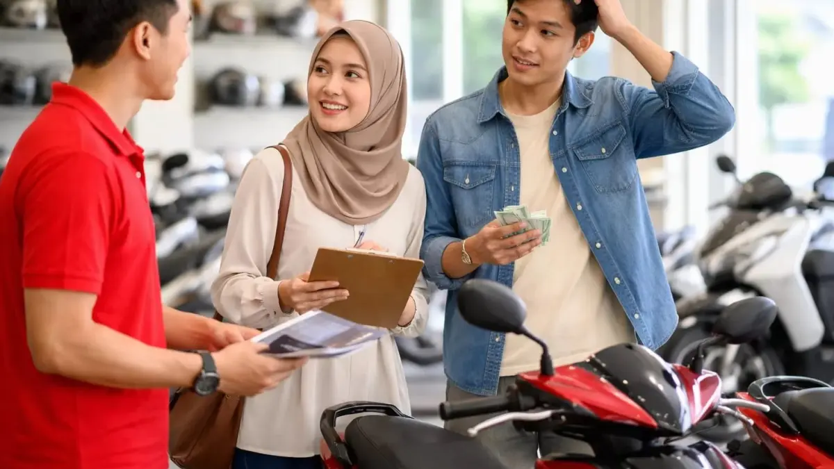 Ilustrasi beli motor dengan skema mencicil alias kredit.