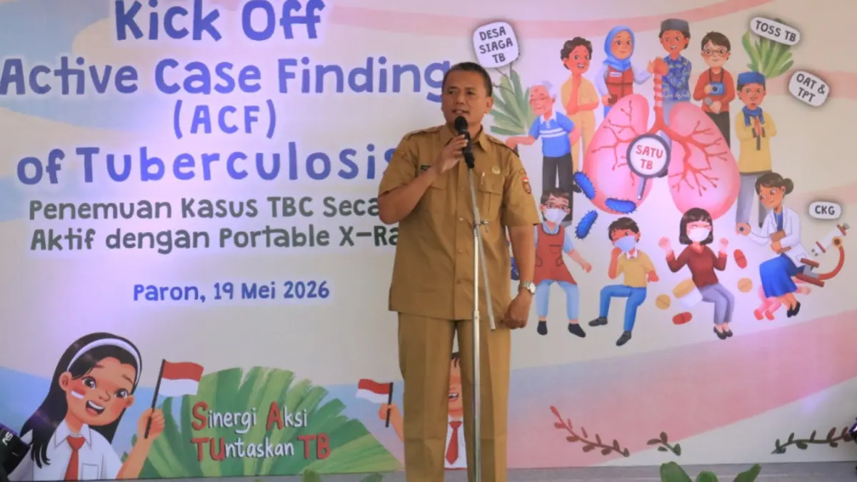 Petugas kesehatan mengimbau masyarakat mewaspadai penyakit leptospirosis dan hantavirus yang ditularkan tikus, terutama saat beraktivitas di area persawahan. ASEP SYAEFUL/JAWA POS RADAR NGAWI
