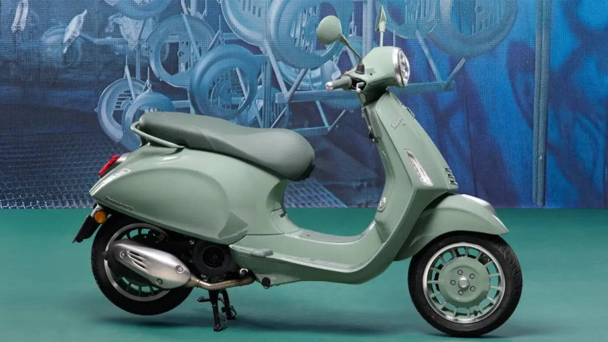 Vespa Primavera 80th Anniversary dirilis terbatas. 
