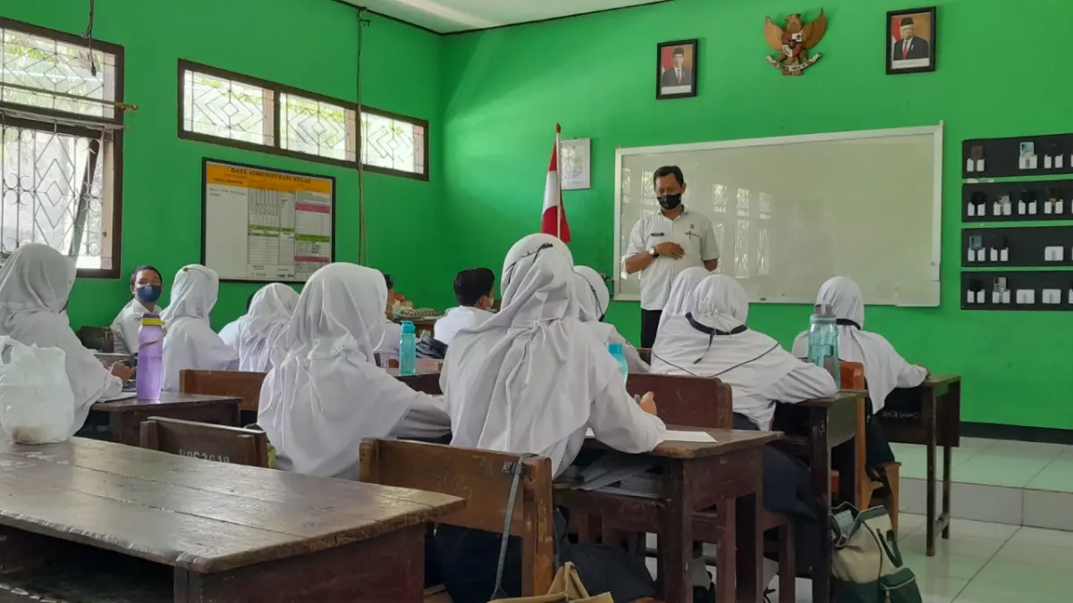 Aktivitas belajar mengajar di salah satu sekolah di Ngawi. Pemkab menyiapkan strategi untuk mengatasi kekurangan tenaga pendidik. DOK JAWA POS RADAR NGAWI