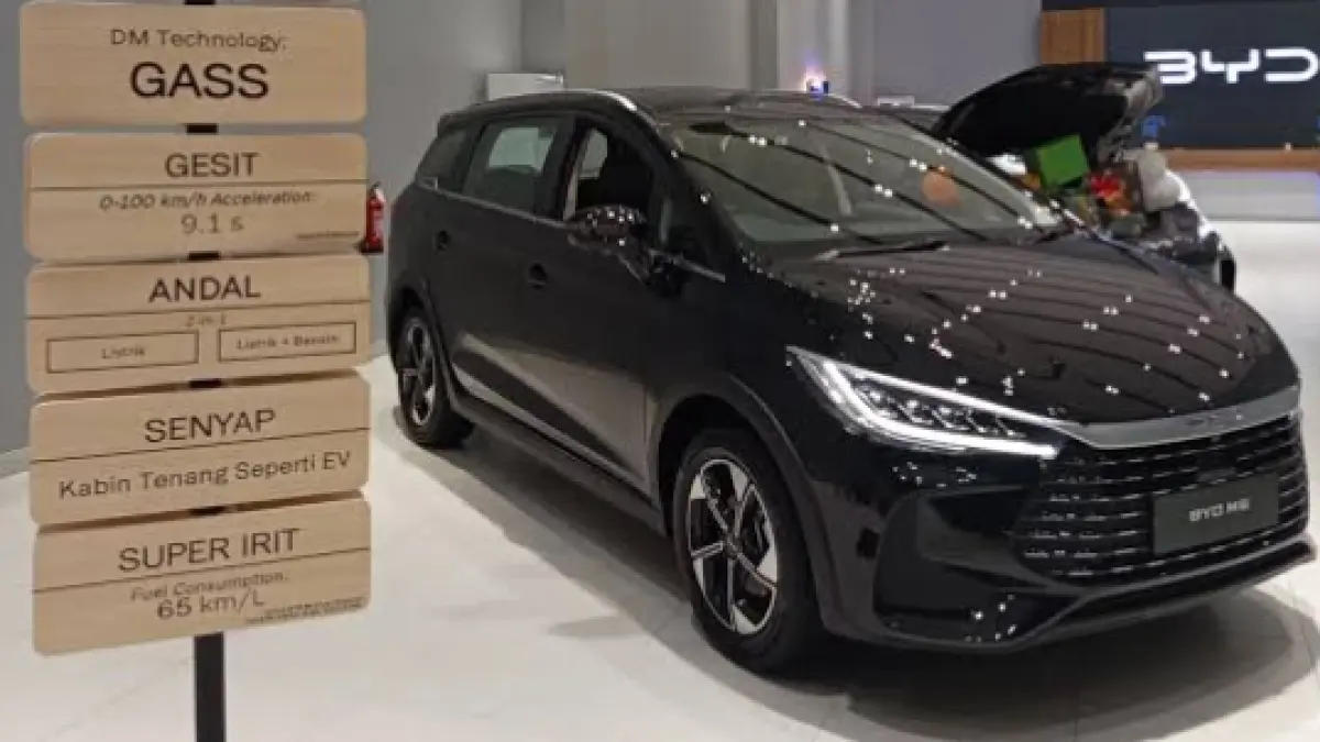 BYD M6 DM-i menggunakan teknologi PHEV atau Plug-in Hybrid Electric Vehicle.