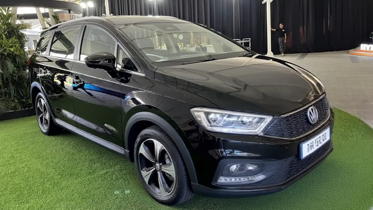 BYD M6 DM-i menjadi MPV plug-in hybrid (PHEV) paling terjangkau di Indonesia.