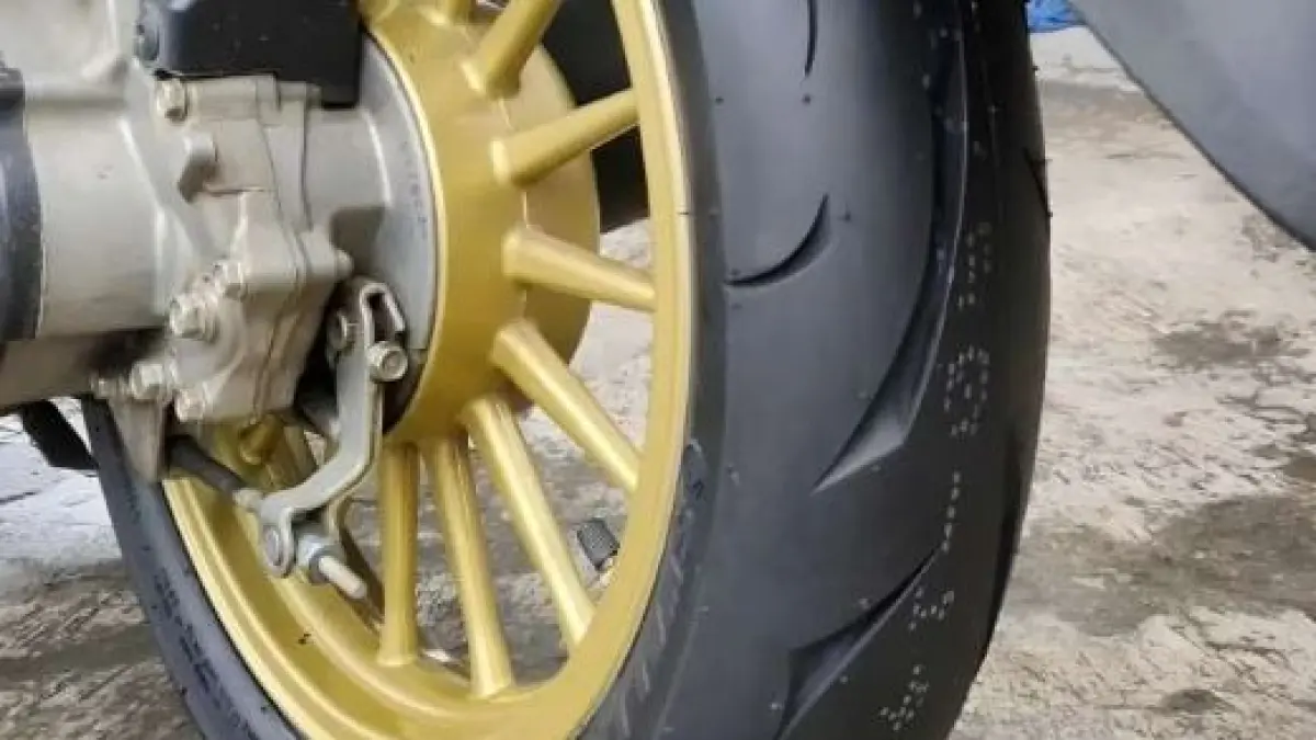 Keunggulan memakai ban donat untuk motor matic. 