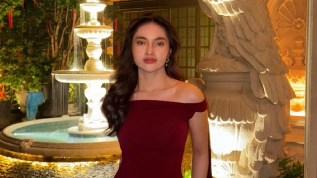 Adinta Saniyyah saat menjalani aktivitas modelling. Dokter muda tersebut sukses meraih gelar Gadis Palembang 2025.