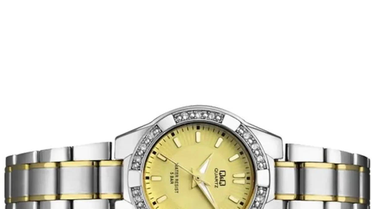 Jam tangan Q&Q Q865J400Y cocok untuk melengkapi penampilan sehari-hari.