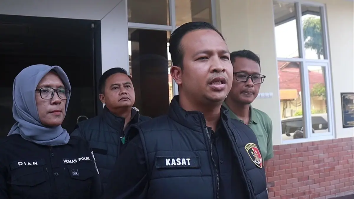 Kasatreskrim Polres Ngawi AKP Aris Gunadi memberikan keterangan terkait penetapan tersangka kasus dugaan kekerasan seksual di ponpes Widodaren. ASEP SYAEFUL/JAWA POS RADAR NGAWI