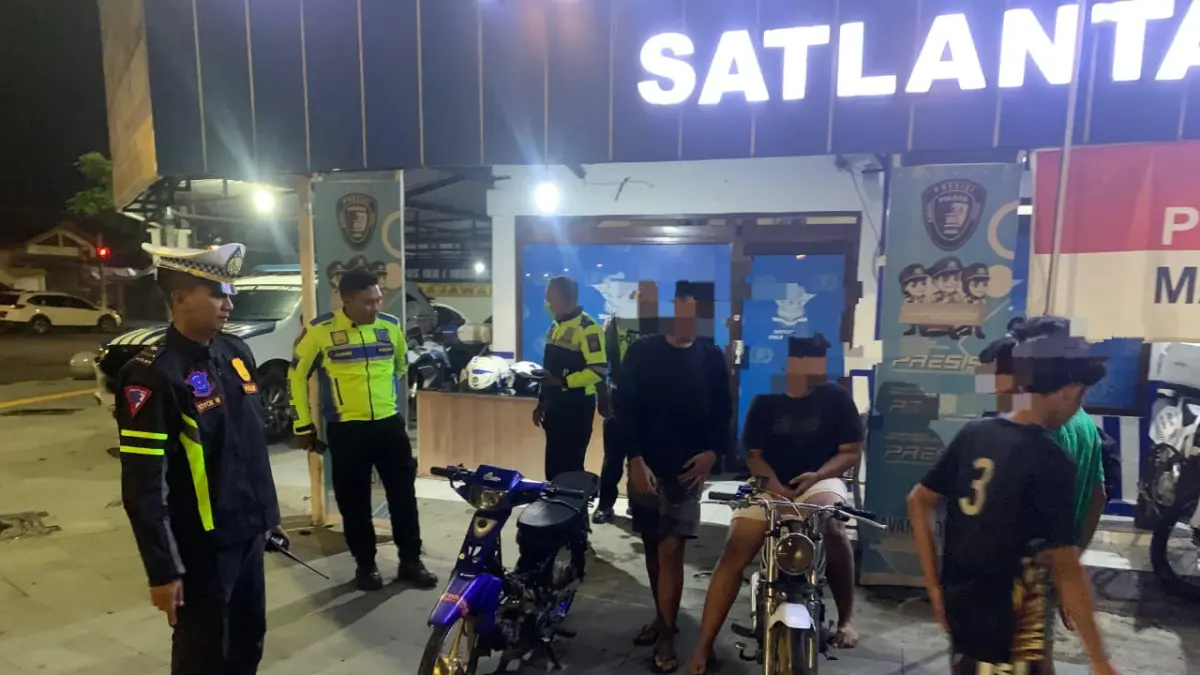 Petugas Satlantas Polres Ngawi mengamankan kendaraan yang diduga digunakan untuk balap liar saat patroli malam. FOTO: SATLANTAS POLRES NGAWI