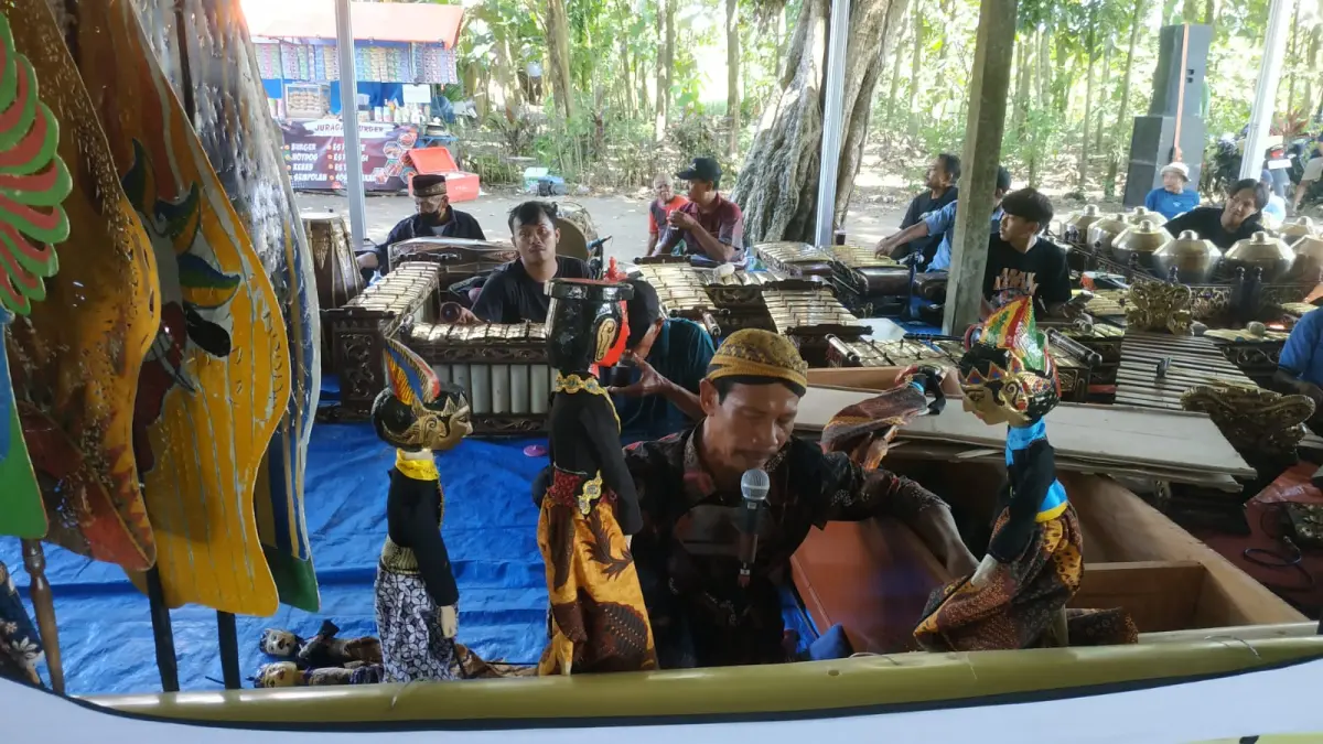 WAYANG TENGUL: Pagelaran Wayang Tengul menjadi ikon dalam pelaksanaan kegiatan bersih desa Campurasri setiap tahun. (SATRIO JATI/RADAR MADIUN)