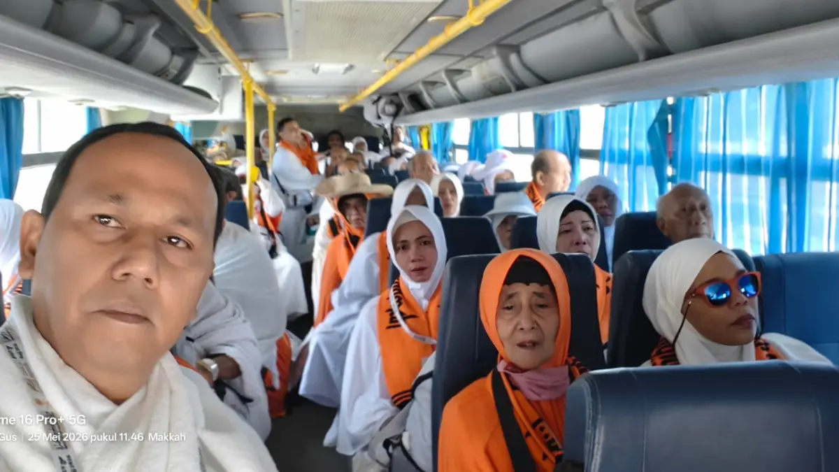 Calon jemaah haji Kota Madiun menaiki bus menuju Armuzna untuk menjalani rangkaian puncak ibadah haji di Tanah Suci. FOTO: ISTIMEWA