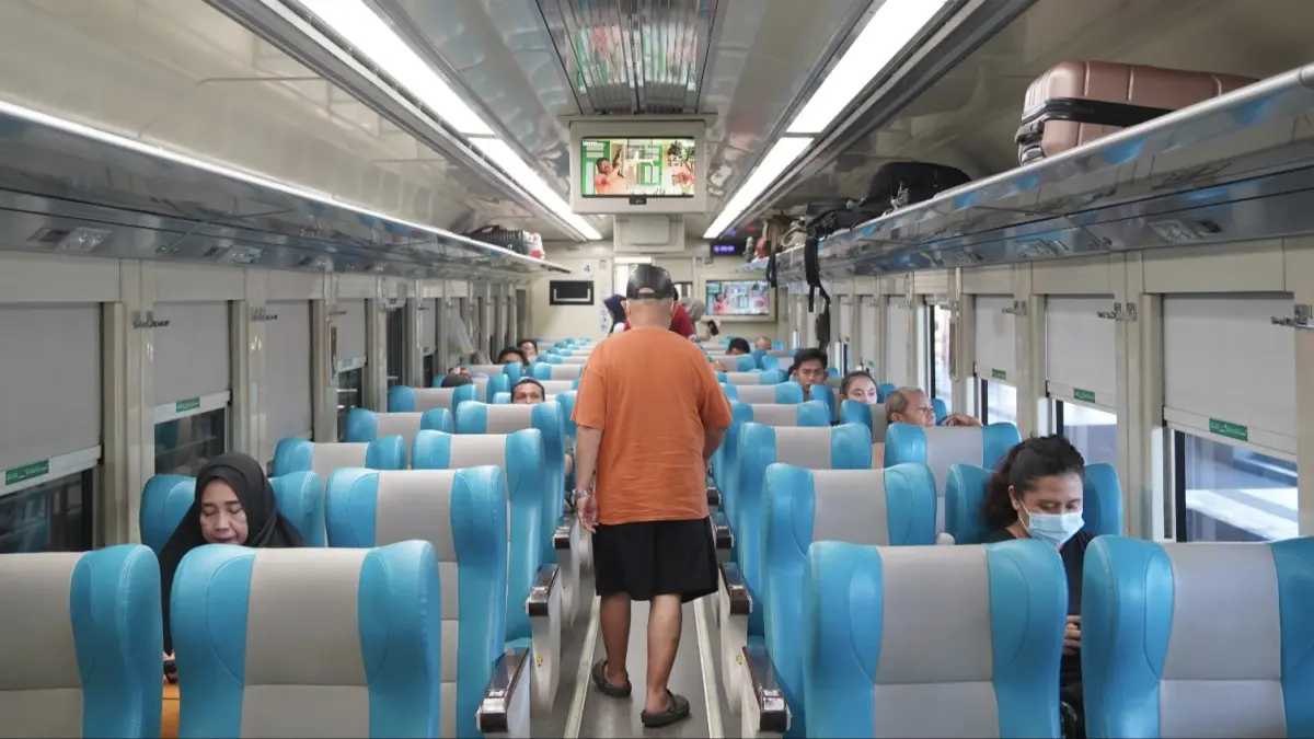 Penumpang memadati stasiun di wilayah Daop 7 Madiun menjelang libur panjang Idul Adha 1447 Hijriah. FOTO: HUMAS KAI DAOP 7 MADIUN