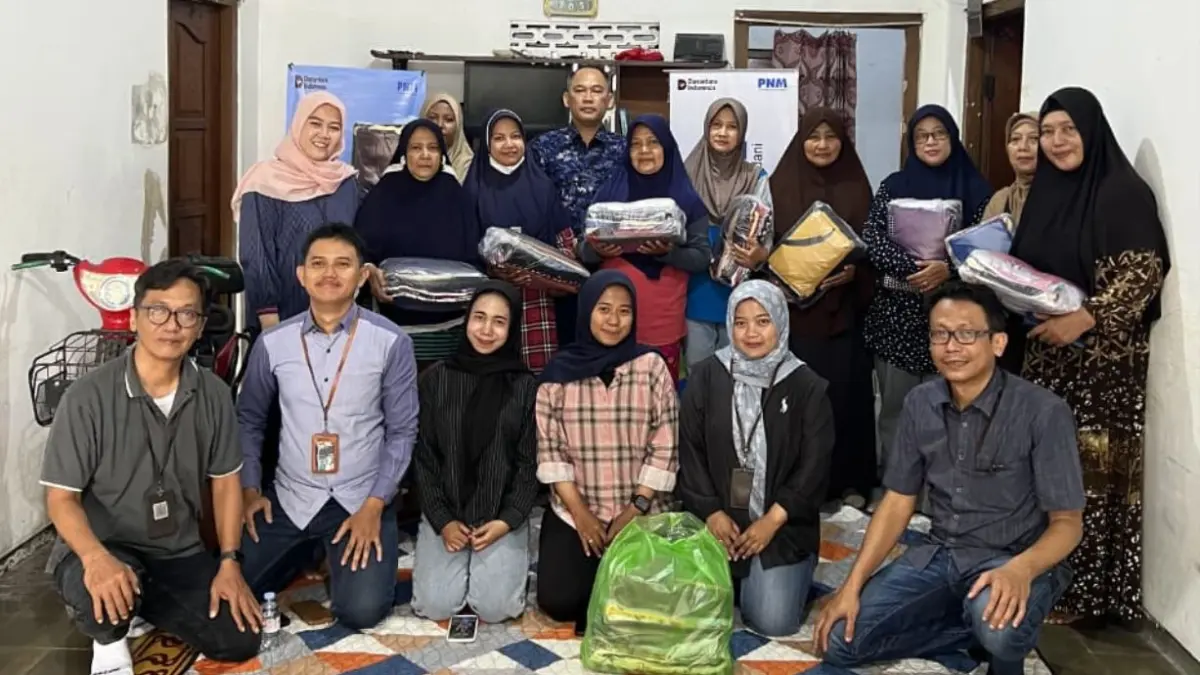 PNM Cabang Madiun menggelar aksi lingkungan RE3 FOR-E dengan mengolah 17 ton pakaian donasi melalui ratusan usaha laundry nasabah Mekaar.