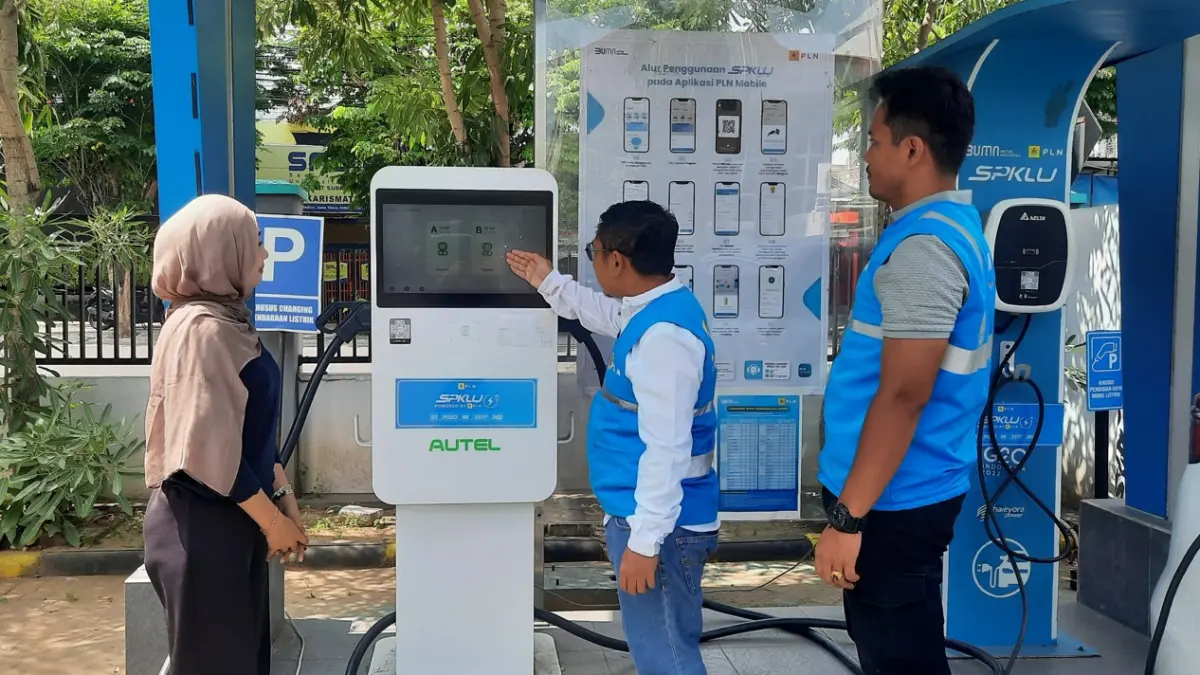 PLN menyiagakan 18 titik SPKLU dengan 38 mesin pengisi daya serta petugas khusus guna melayani kelancaran pemudik kendaraan listrik selama libur Iduladha.