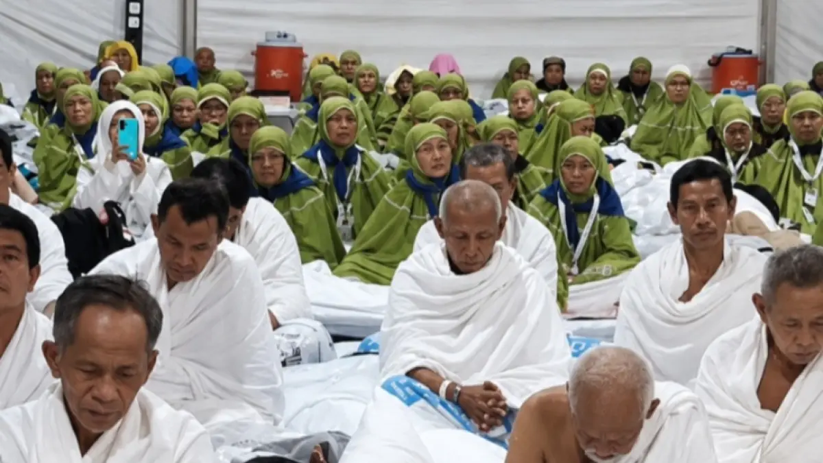 Jemaah haji asal Ponorogo beristirahat di tenda Mina usai menjalani rangkaian puncak ibadah haji di Armuzna. FOTO: ISTIMEWA