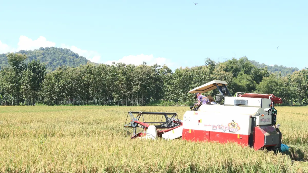 KETAHANAN PANGAN DAERAH: DPRD Ponorogo dan Pemkab Ponorogo mengesahkan Perda Nomor 1 Tahun 2026 tentang LP2B guna membatasi laju alih fungsi sawah produktif. (DOKUMEN JAWA POS RADAR PONOROGO)