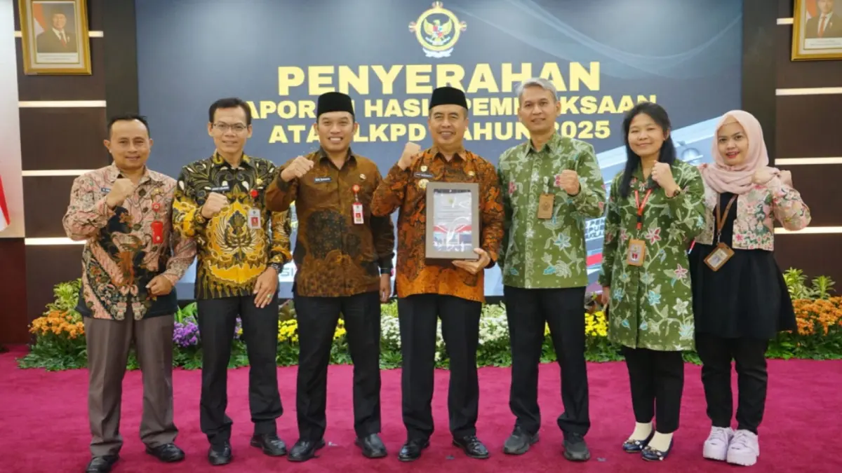 Bupati Madiun Hari Wuryanto menerima opini Wajar Tanpa Pengecualian (WTP) atas LKPD Tahun Anggaran 2025 dari BPK RI Perwakilan Jawa Timur di Sidoarjo.