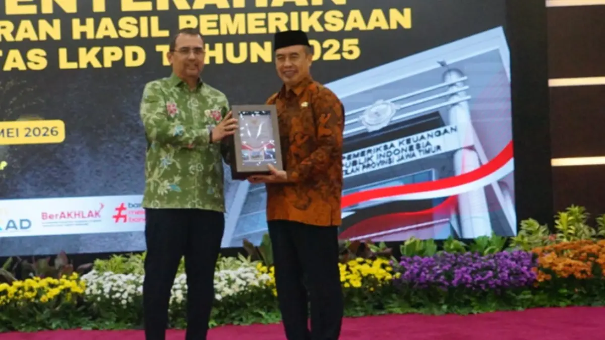 Bupati Madiun Hari Wuryanto menerima opini Wajar Tanpa Pengecualian (WTP) atas LKPD Tahun Anggaran 2025 dari BPK RI Perwakilan Jawa Timur di Sidoarjo.