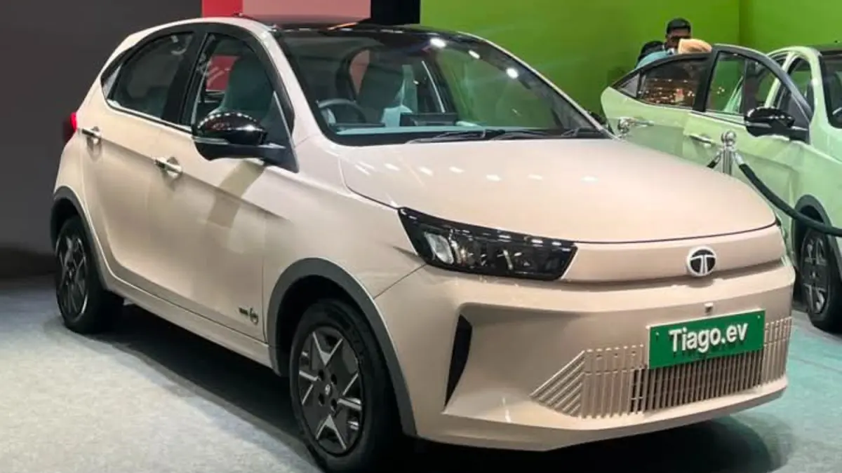 Harga Tata Tiago EV mulai dari Rp130 jutaan hingga Rp186 jutaan. 
