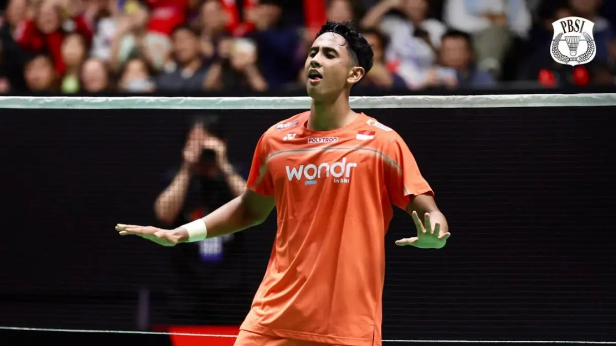 Selebrasi Alwi Farhan usai memastikan lolos semifinal. (Instagram PBSI)