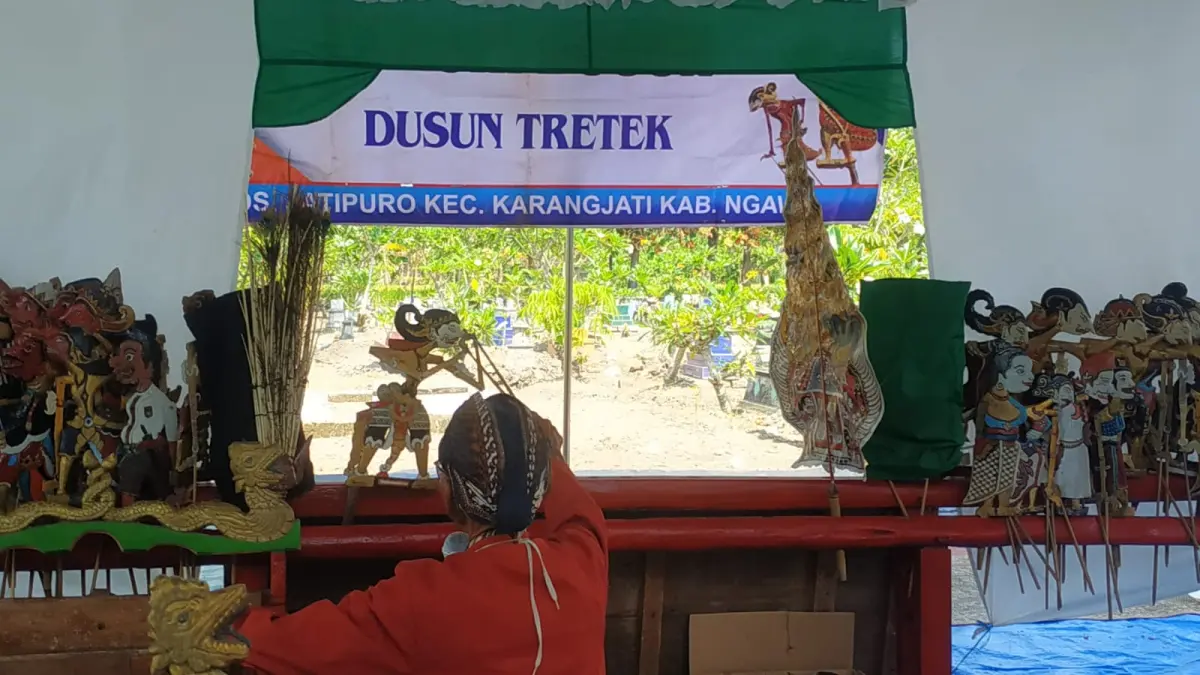UNIK: Wayang Krucil adalah seni pertunjukan tradisional unik yang terbuat dari kayu dengan tangan berbahan kulit. (SATRIO JATI/RADAR MADIUN)