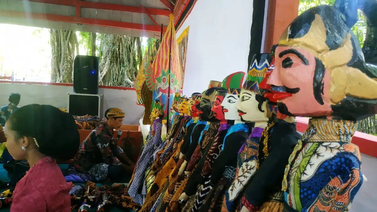 WAYANG TENGUL: Pemerintah Desa Rejuno, Kecamatan Karangjati, Ngawi, memperingati bersih desa dengan menggelar Wayang Tengul di dua punden. (SATRIO JATI/RADAR MADIUN)