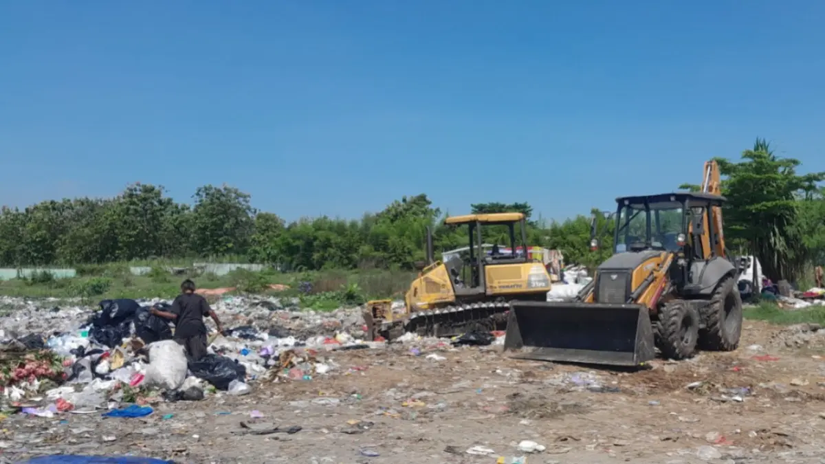 Armada pengangkut sampah milik DLH Ngawi tetap beroperasi normal karena masih menggunakan biosolar subsidi untuk mendukung pelayanan publik. FOTO: DOK JAWA POS RADAR NGAWI