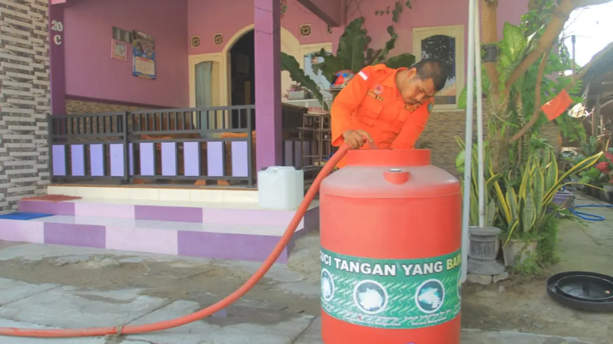 BPBD Kota Madiun menyiapkan tandon air sebagai langkah antisipasi krisis air bersih di wilayah yang berpotensi terdampak musim kemarau. BAGAS BIMANTARA/JAWA POS RADAR MADIUN