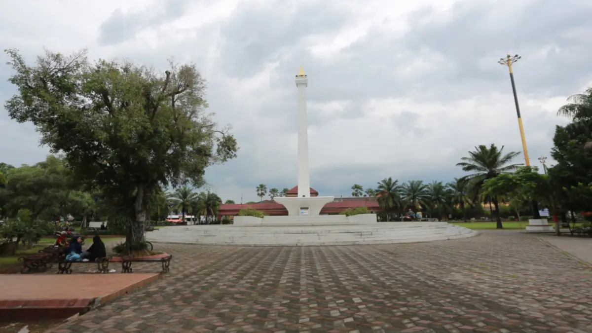 Kawasan Alun-Alun sisi timur akan direvitalisasi melalui perbaikan drainase dan penataan ruang publik. BAGAS BIMANTARA/JAWA POS RADAR MADIUN