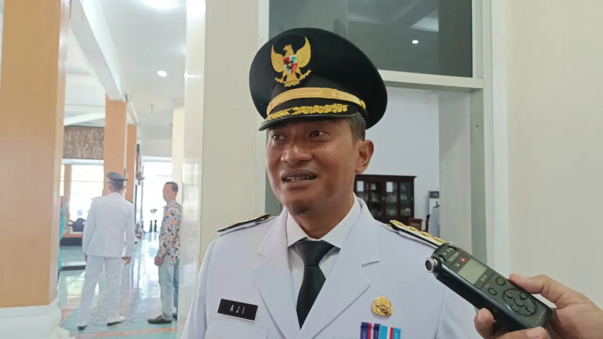 Bupati Pacitan Indrata Nur Bayuaji memimpin upacara Hari Lahir Pancasila dan mengajak masyarakat mengamalkan nilai-nilai Pancasila dalam kehidupan sehari-hari. FOTO: DOK JAWA POS RADAR PACITAN