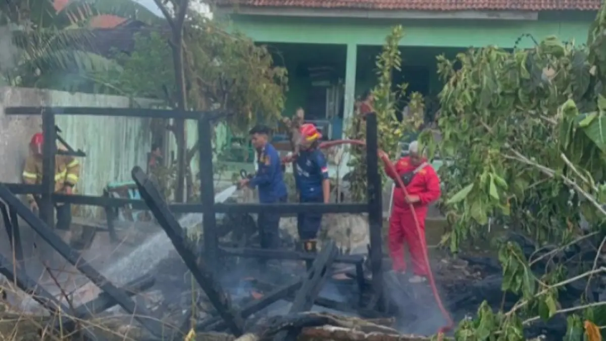 WASPADA KEBAKARAN: Petugas BPBD melakukan pemantauan dan sosialisasi kesiapsiagaan bencana. DOK JAWA POS RADAR PACITAN