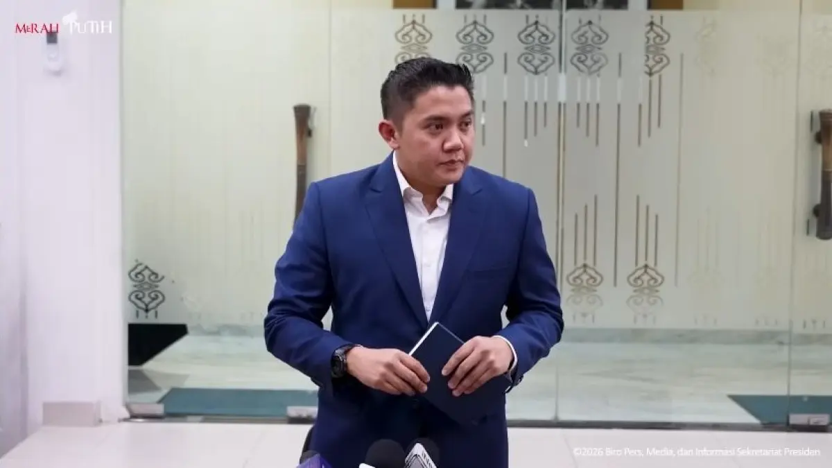 Ilustrasi Momen Seskab Teddy saat Jumpa Pers