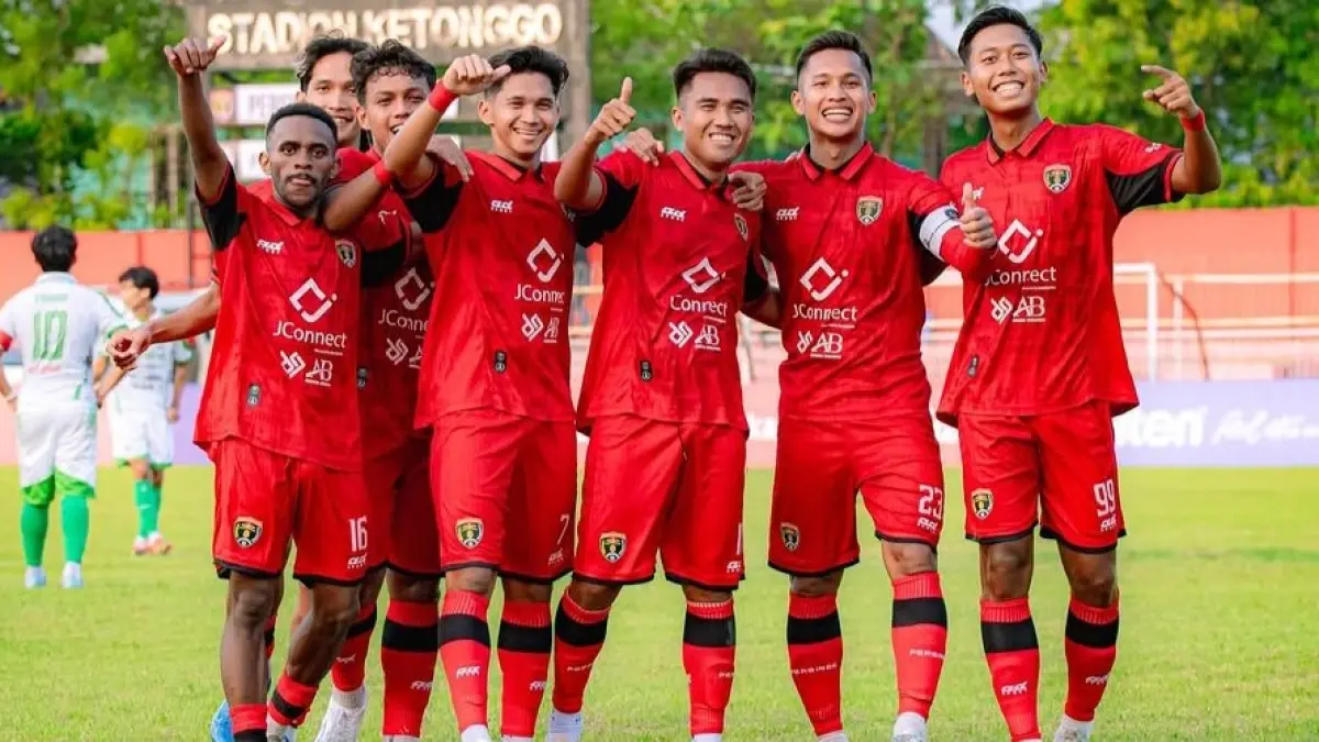 UNGGUL SEMENTARA: Persinga Ngawi unggul sementara 1-0 di babak pertama saat menjamu Persada Sumba Barat Daya. (IG @persinga1958)