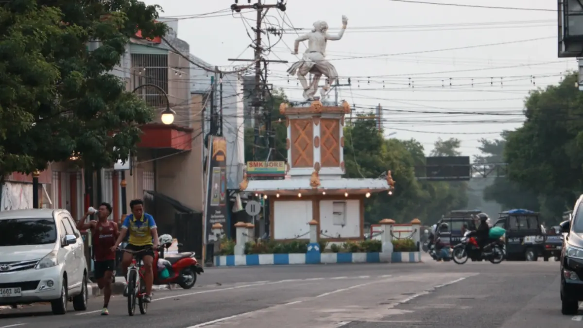 MASUK PRIORITAS: Jalan Urip Sumoharjo menjadi salah satu dari 82 ruas jalan yang masuk program perbaikan dan pengaspalan ulang Pemkab Ponorogo tahun ini. SUGENG DWI N/JAWA POS RADAR PONOROGO