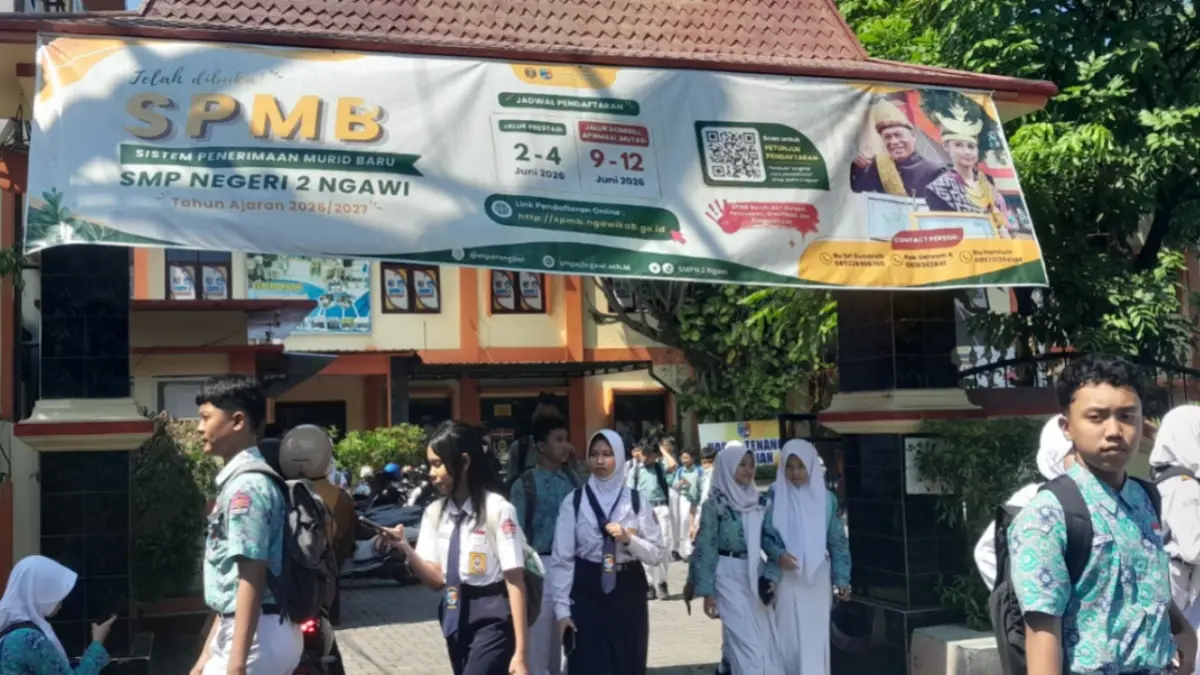 Pendaftaran Sistem Penerimaan Murid Baru (SPMB) 2026/2027 jenjang SD dan SMP di Ngawi resmi dibuka dengan tambahan indikator nilai TKA pada jalur prestasi. ASEP SYAEFUL/RADAR NGAWI