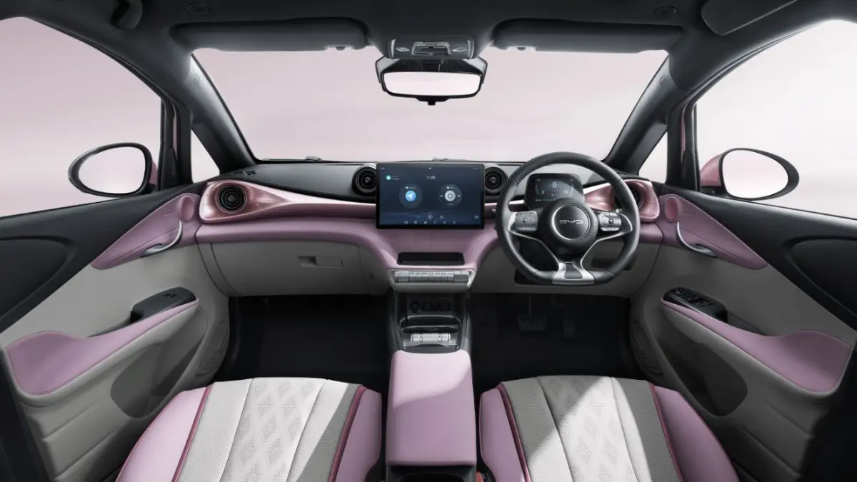 Tampilan interior mobil listrik BYD Dolphin G 2026 yang akan segera meluncur. (BYD HAKA)