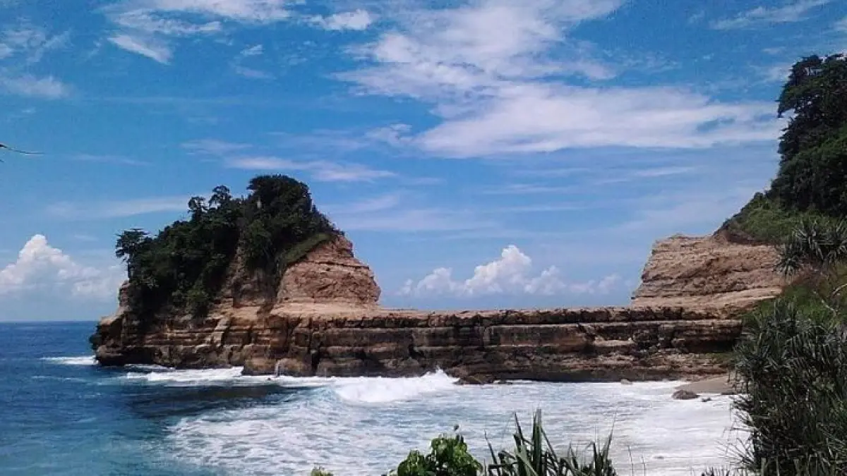 Pantai Patuk Gebang, Tulungagung. 