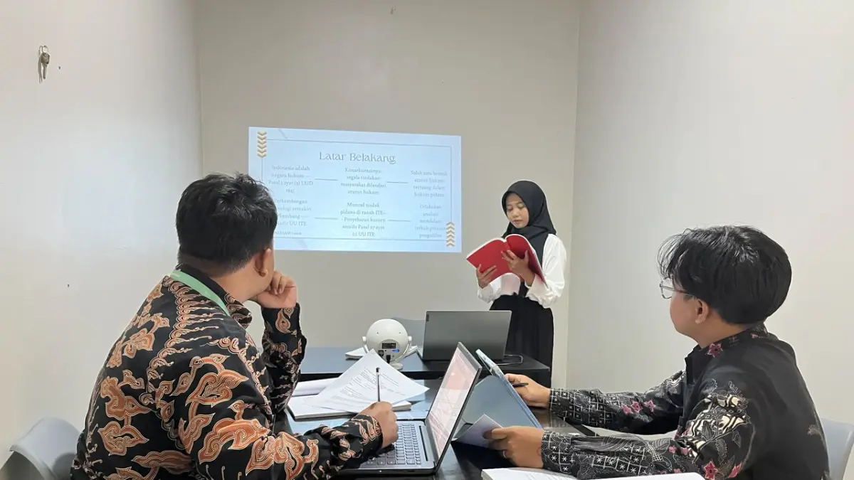Pembimbingmu.com menghadirkan layanan bimbingan skripsi offline pertama di Ponorogo dengan mentor dan berbagai layanan penting lain untuk membantu mahasiswa.