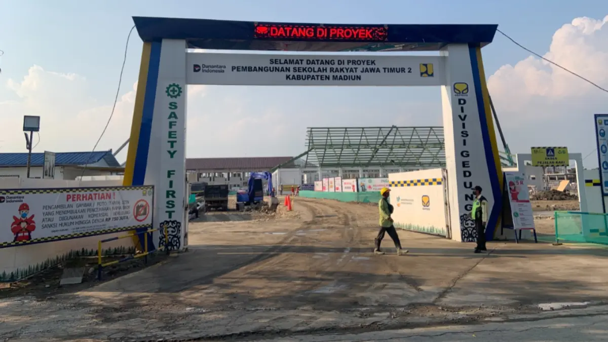 Pembangunan Sekolah Rakyat di Kecamatan Madiun terus dikebut. FOTO: LODITYA FERNANDES/JAWA POS RADAR MADIUN