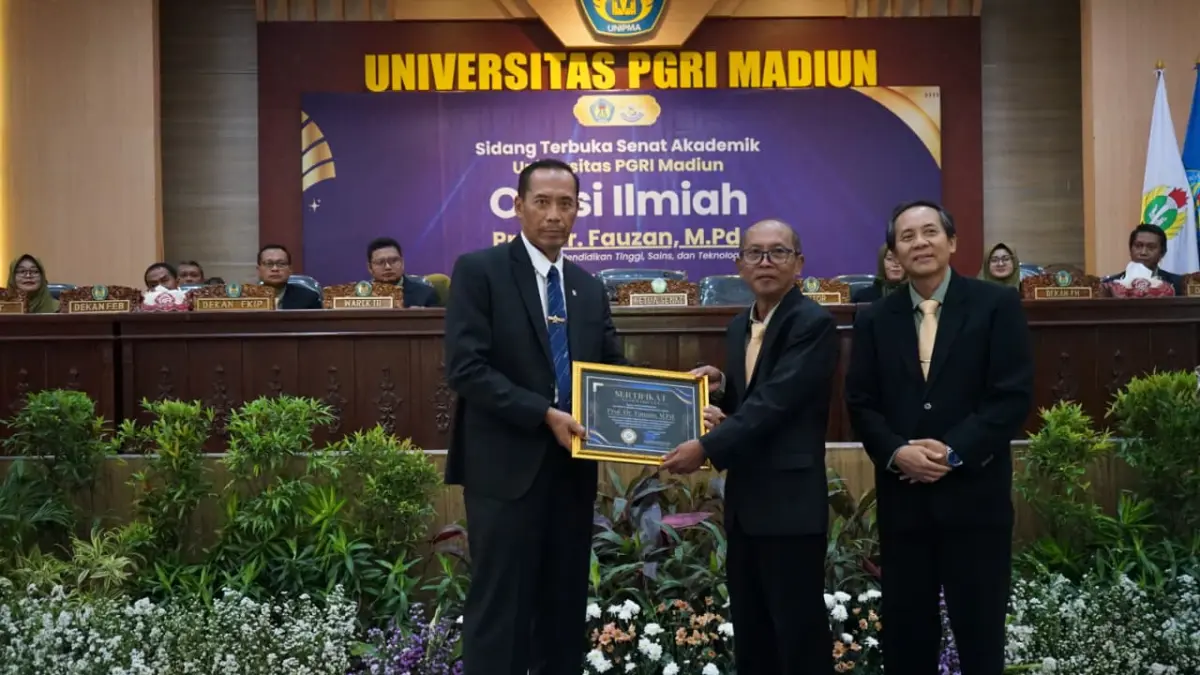 Wamendiktisaintek Prof Fauzan menyampaikan orasi ilmiah di acara Dies Natalis UNIPMA ke-51.