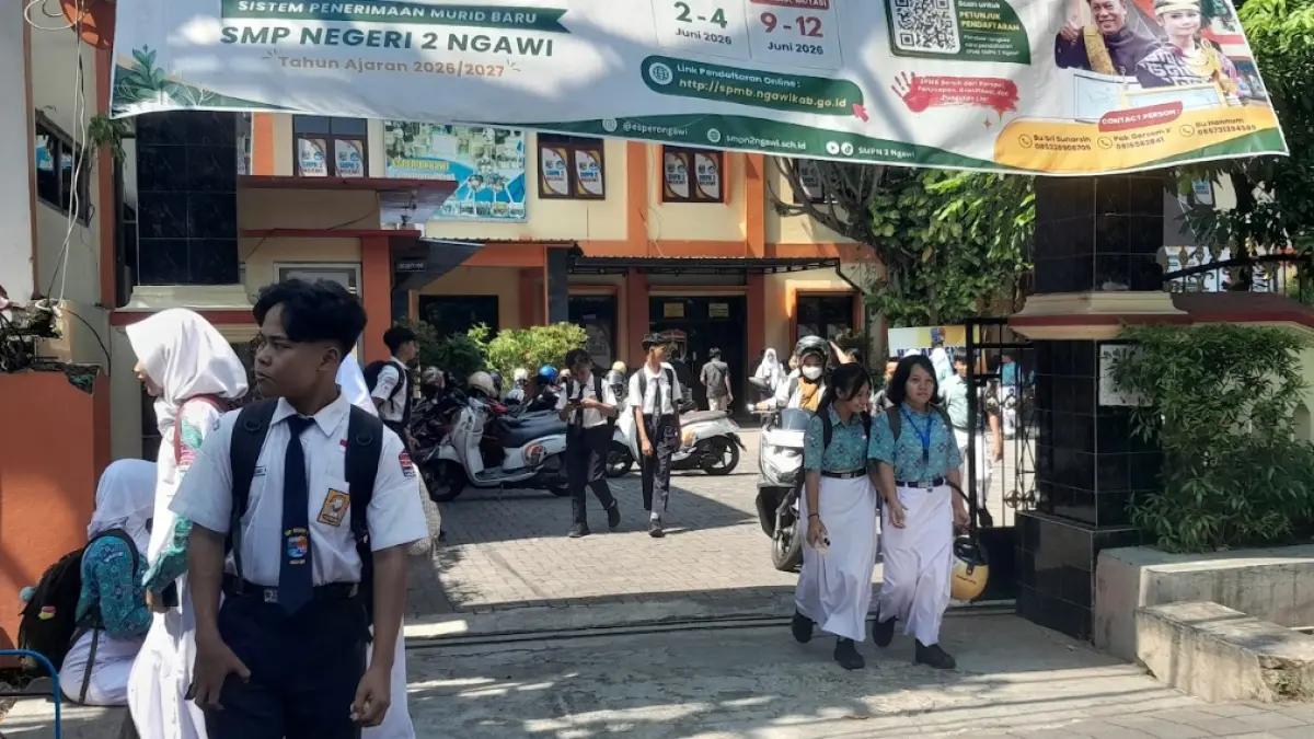 KAWAL SPMB: Dikbud Ngawi membuka posko pengaduan untuk mengantisipasi kendala selama pelaksanaan SPMB 2026. DOK RADAR MADIUN