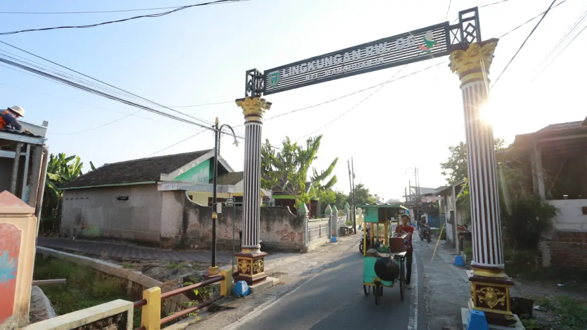 SEGERA DITATA: Kawasan kumuh di Kelurahan Manguharjo, Kota Madiun, akan mendapat penataan besar-besaran tahun ini. BAGAS BIMANTARA/JAWA POS RADAR MADIUN