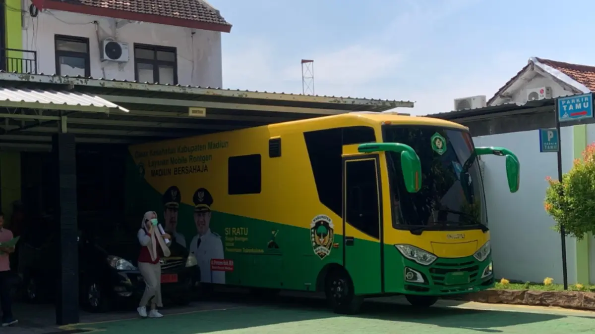SIAP MENGASPAL: Mobil rontgen keliling milik Pemkab Madiun memasuki tahap pengujian sebelum dioperasikan. LODITYA FERNANDES/JAWA POS RADAR MADIUN