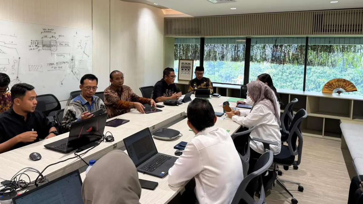 JEMPUT BOLA: Bupati Madiun Hari Wuryanto bersama jajaran OPD melakukan audiensi dengan Direktorat Jenderal Bina Marga Kementerian PU di Jakarta untuk mempercepat realisasi proyek preservasi jalan sepanjang 46,3 kilometer melalui skema KPDBU.