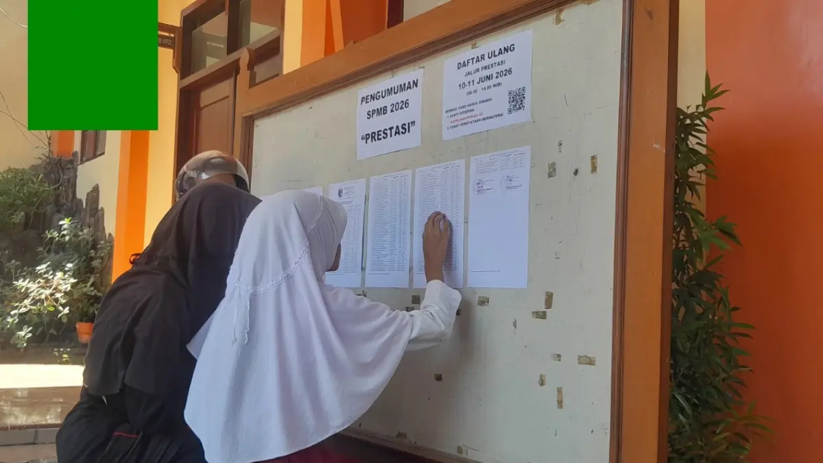 KETAT DAN DISOROT: Proses SPMB jalur prestasi SMP di Ngawi menuai keluhan sejumlah wali murid. ASEP SYAEFUL/JAWA POS RADAR NGAWI